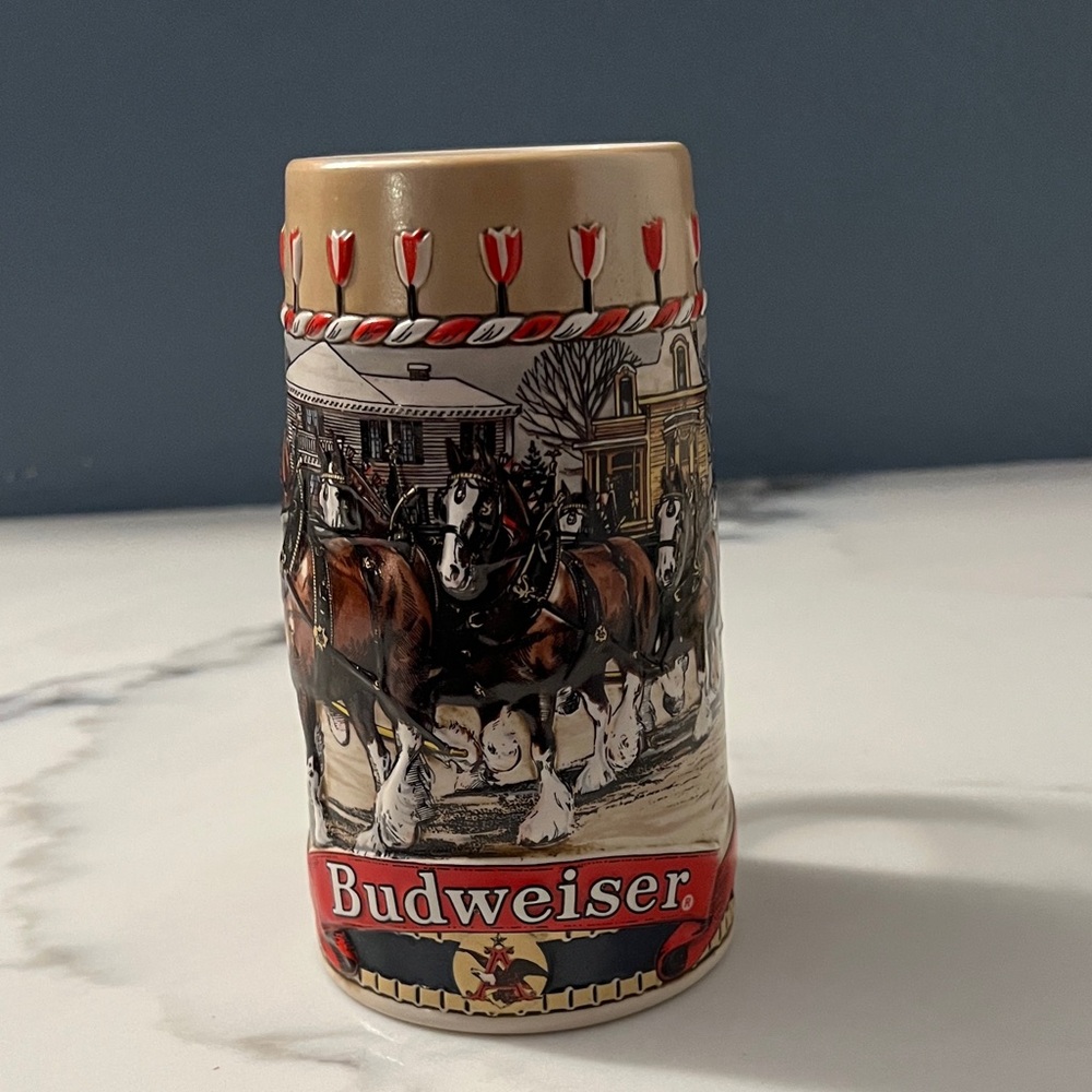 VTG 1986 Budweiser Tan and Red Horse-Drawn Carriage Collectible Holiday Stein